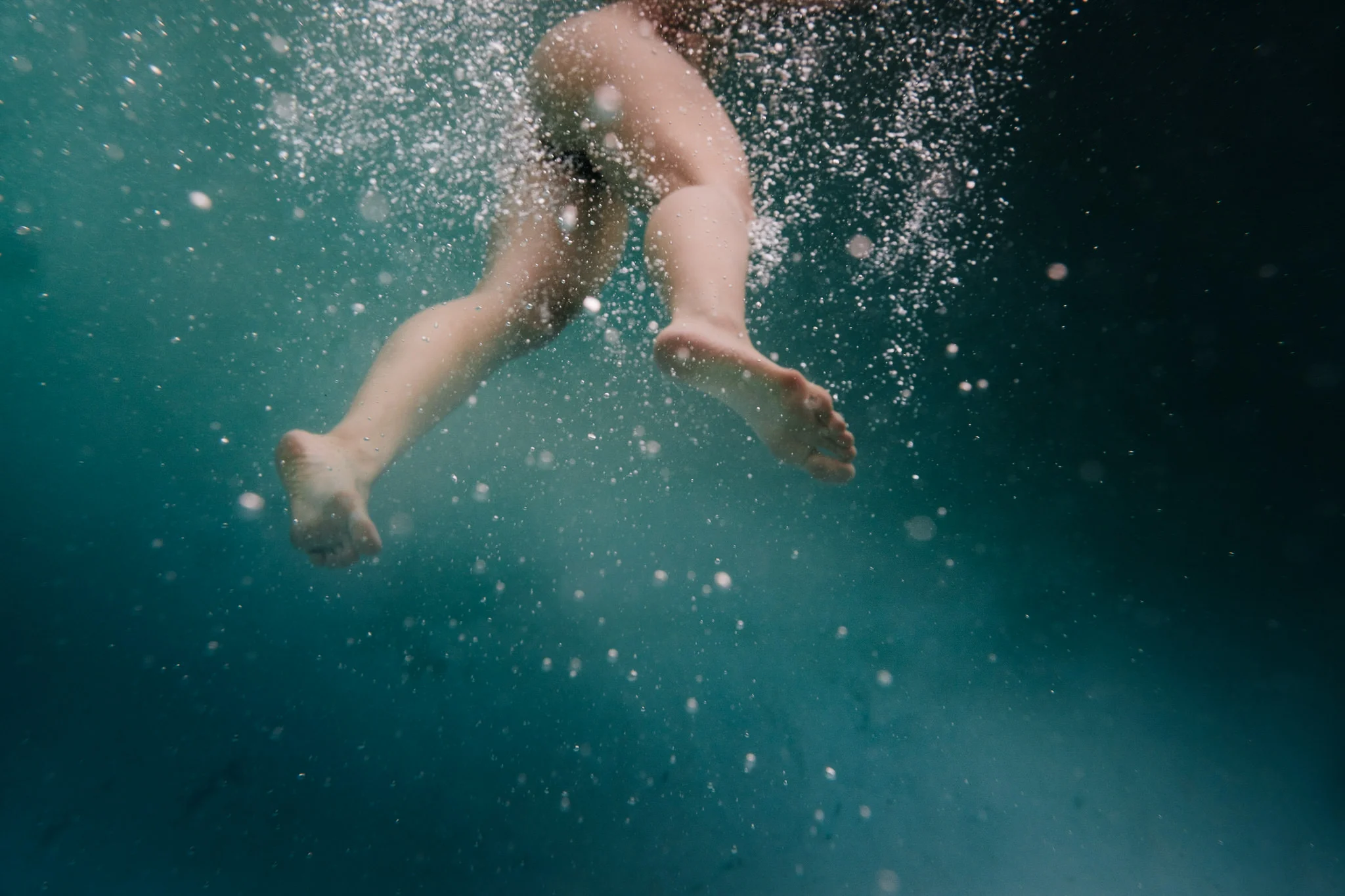 19-water-little-green-eyes-jessie-mccall-portland-melbourne-nevada-city-underwater.jpg