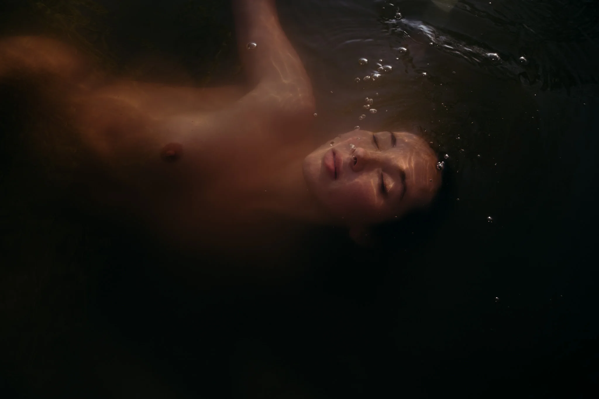 27-water-little-green-eyes-jessie-mccall-portland-melbourne-nevada-city-underwater.jpg