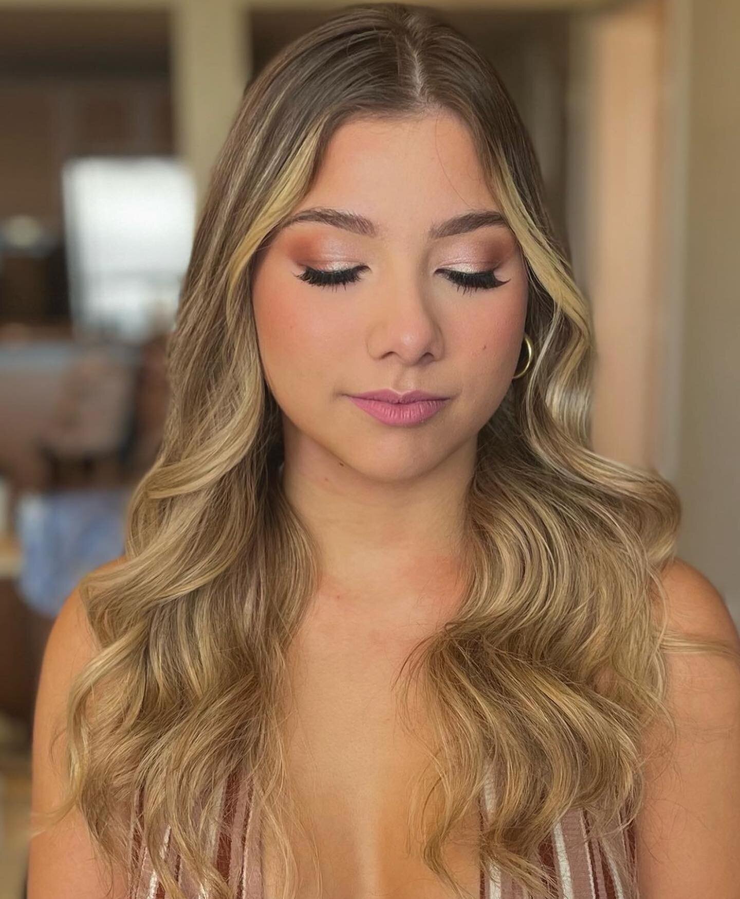 Rose tones for this beautiful bridesbabe&rsquo;s natural glam ✨

Makeup 💄: Frankie
&bull;
&bull;
&bull;
#bridesbabes #topknotartistry #onsitehairandmakeup