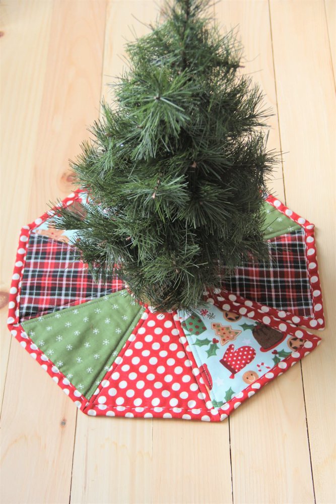 QuiltAsYouGo Mini Tree Skirt — Crafty Staci