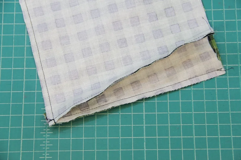 Sides and bottom sewn in lining