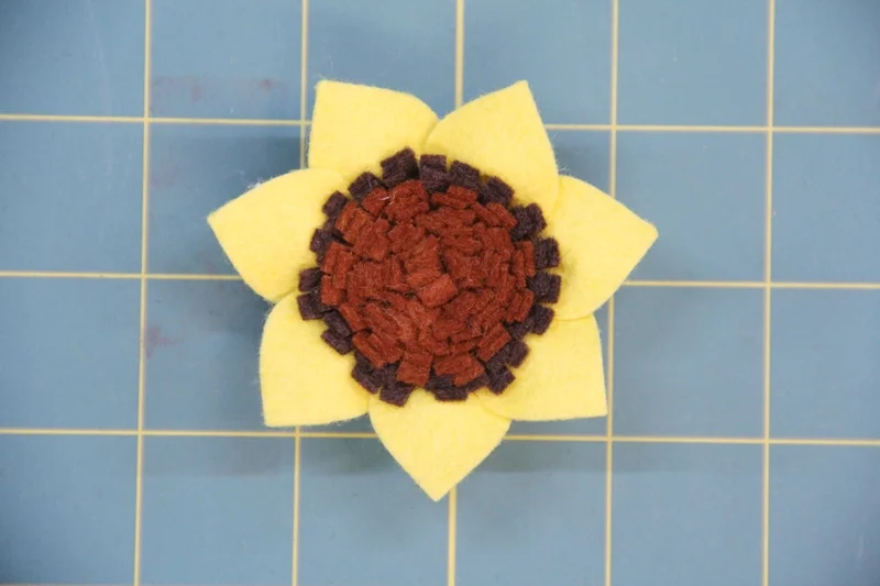 Place last petal in remaining space