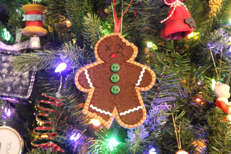 Sewing tutorial: Bitten gingerbread man Christmas ornament