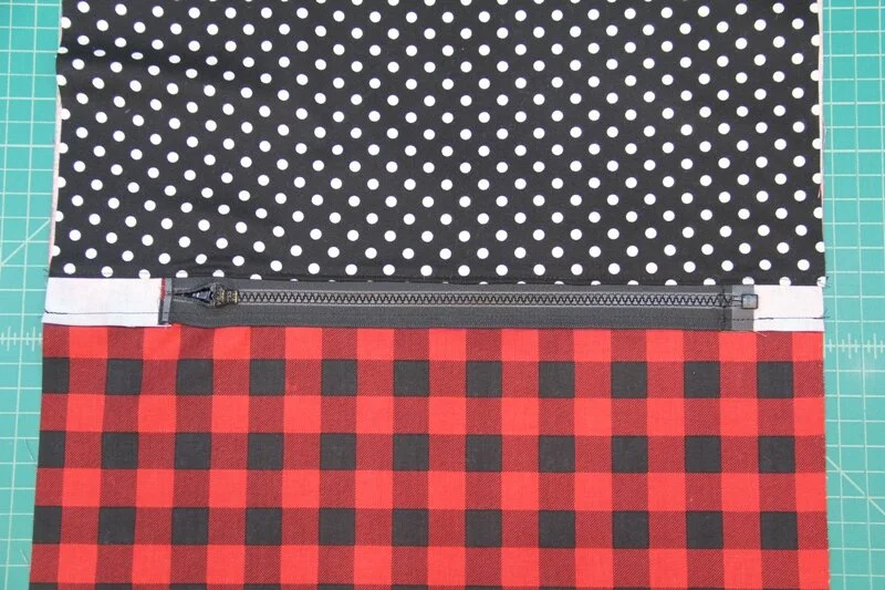 Stitch zipper to outer bag