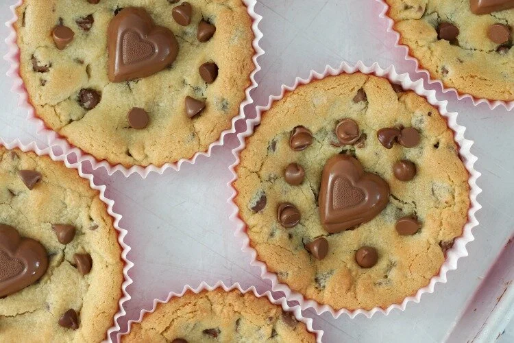 Deep Dish Chocolate Chip Cookies from Gluesticks