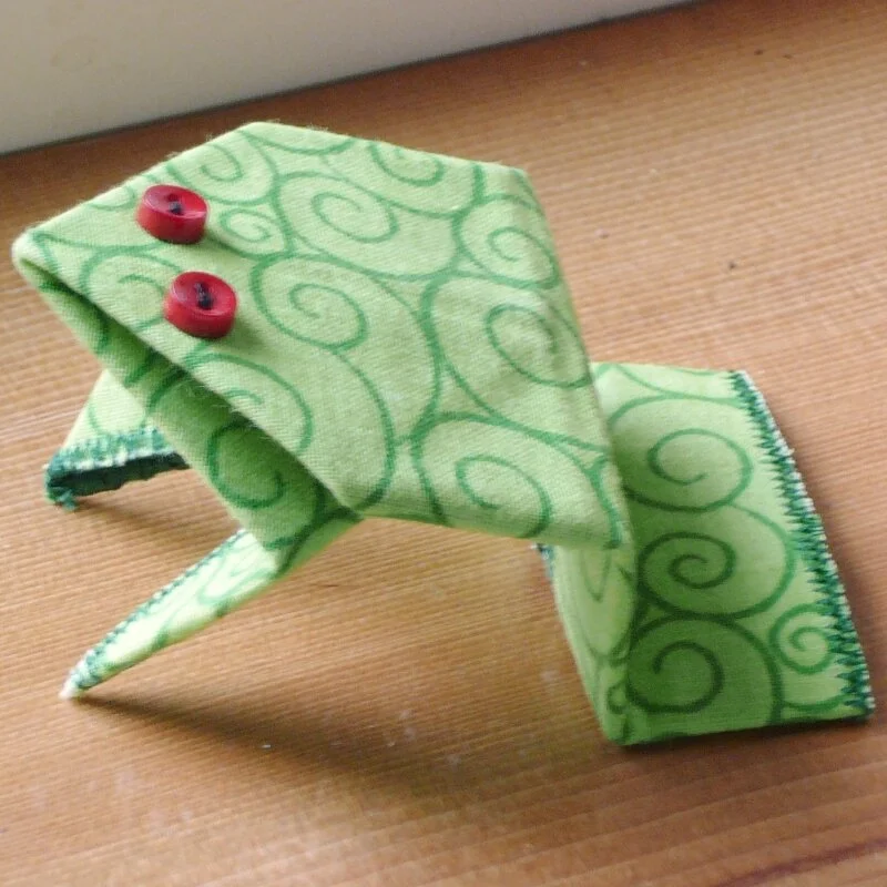 Origami Fabric Jumping Frog from Crafty Staci