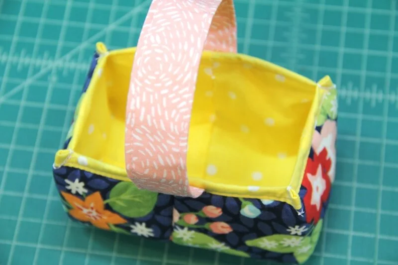 Upper edge of mini basket finished