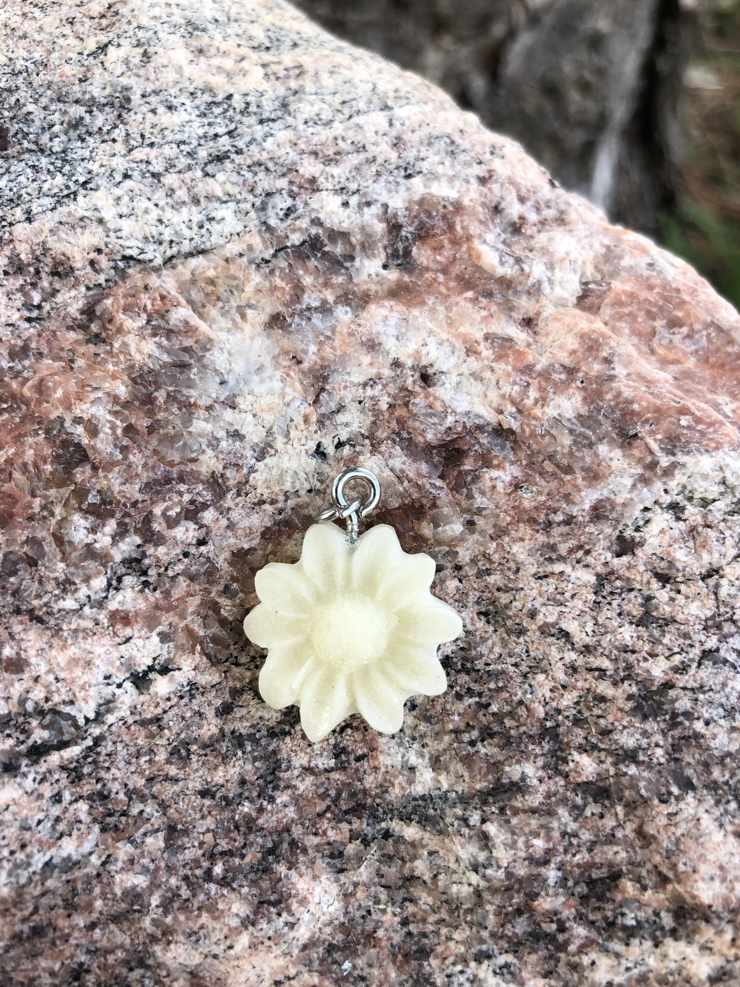 Dainty Daisy Charm