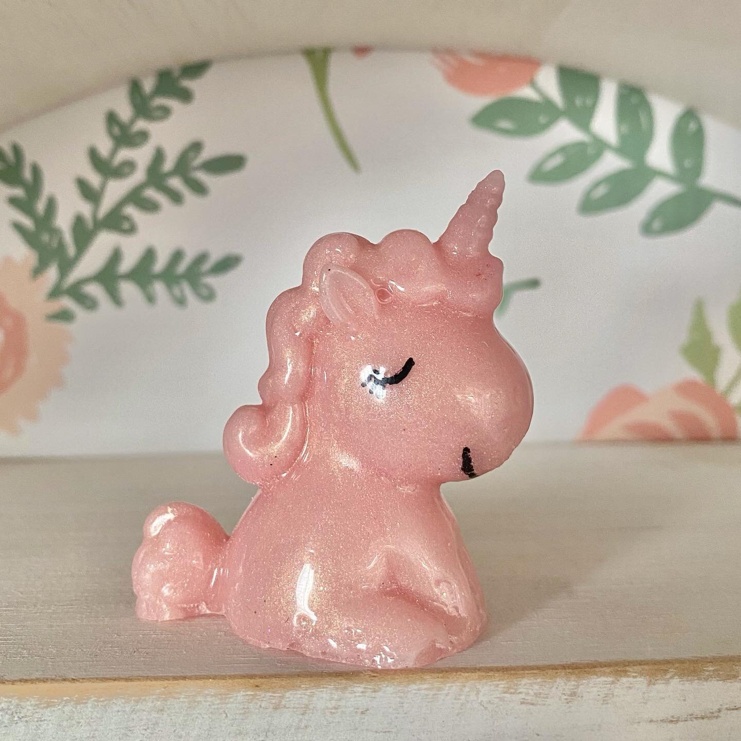 Adorable unicorn figurine made of breastmilk! Checkout our decor section!

https://www.madewithlovekeepsakes.com/decor-items-trinkets