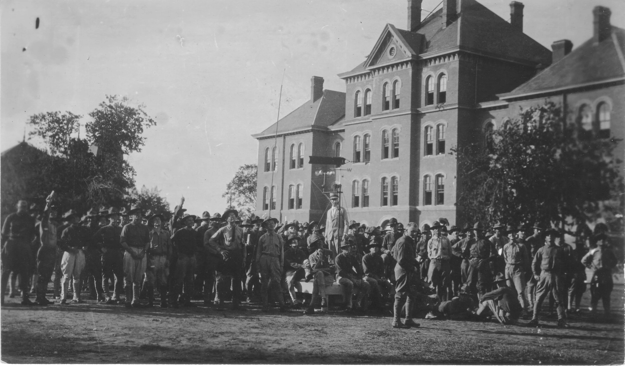 Professor Charles F. Brooks (center, behind anemometer) and other faculty and meteorological trainees observe the ascent of a weather balloon. Photo by A.W. Atkinson, US Army Signal Corps. Courtesy of the US Army Heritage and Education Center, Carlisle, PA.