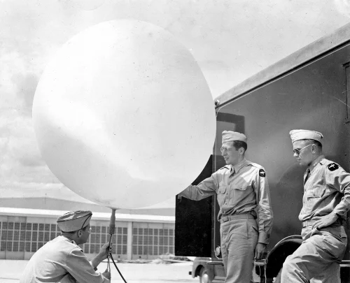 In 1940, Rossby left the US Weather Bureau to establish an Institute of Meteorology at the University of Chicago. There he organized the program that trained the weather cadet generation : more than 6,000 new weather officers for the US military. George Benton described this as the "explosion in meteorology." Here, three cadets at Chicago practice filling a weather balloon. Image courtesy of the University of Chicago Photographic Archive, apf3-02893, Special Collections Research Center, University of Chicago Library.