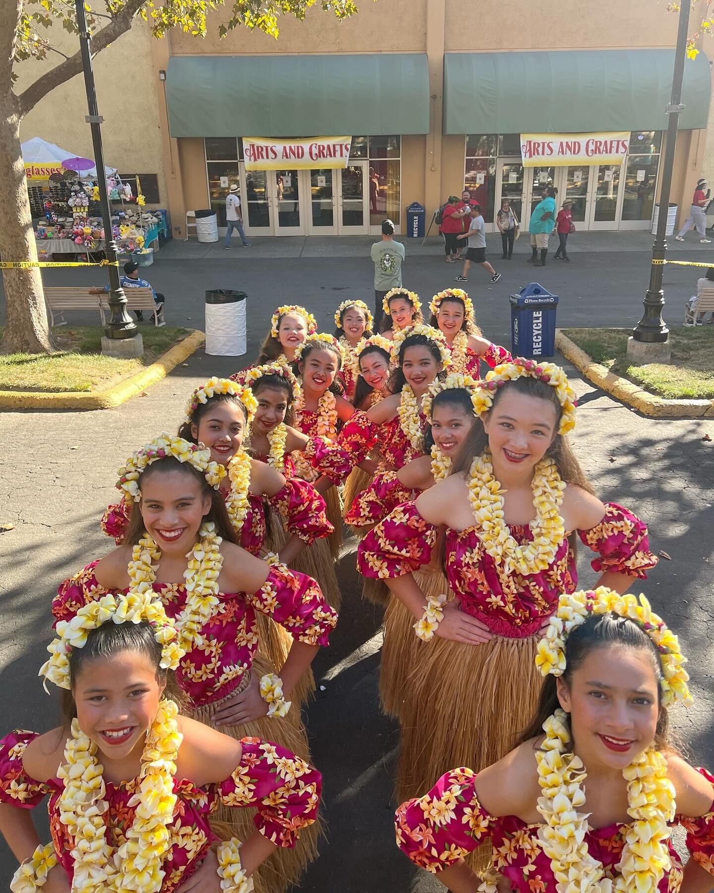 Another win for our Kaikamahine of Keolalaulani Hālau Ōlapa O Laka. A dedication to the island of Maui, our Kaikamahine won 1st place with Eo Hana.

Sung by @waleamusic