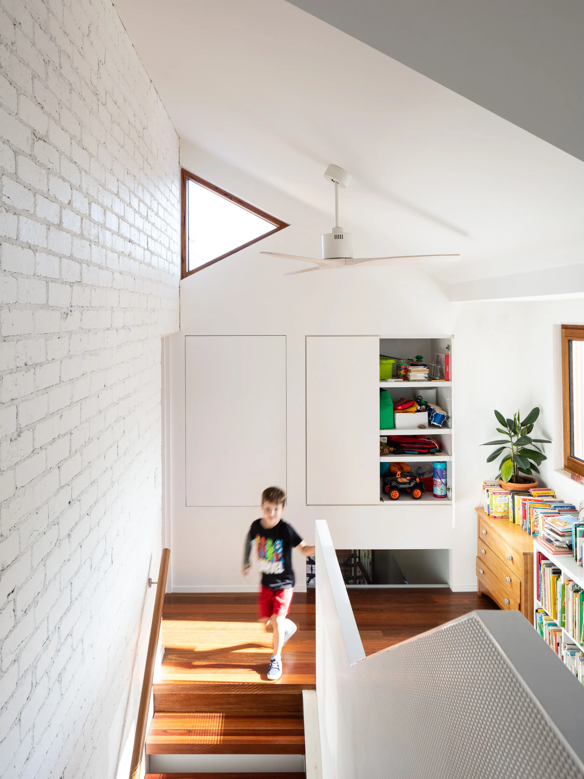 The thermal mass of the brick wall ‘spine’ of the home assists with thermal regulation. Image by Rory Gardiner.