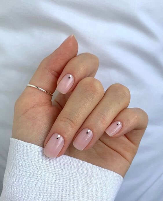 What are the most elegant nails? The five nail designs for elegance | Daily  Mail Online