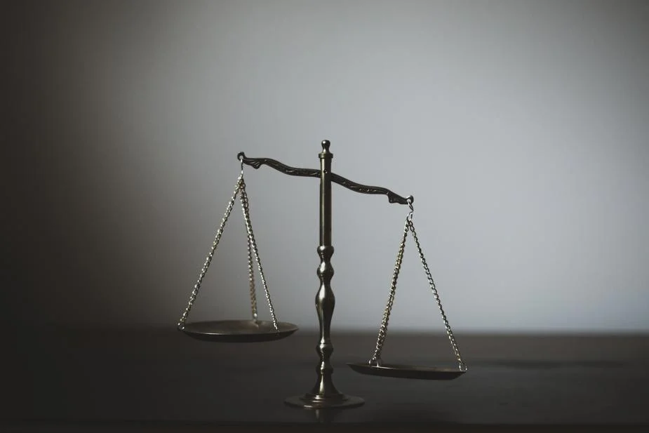 scales-of-justice_925x.jpg