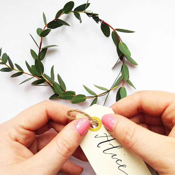 Simple_eucalyptus_wreath_step6.jpg