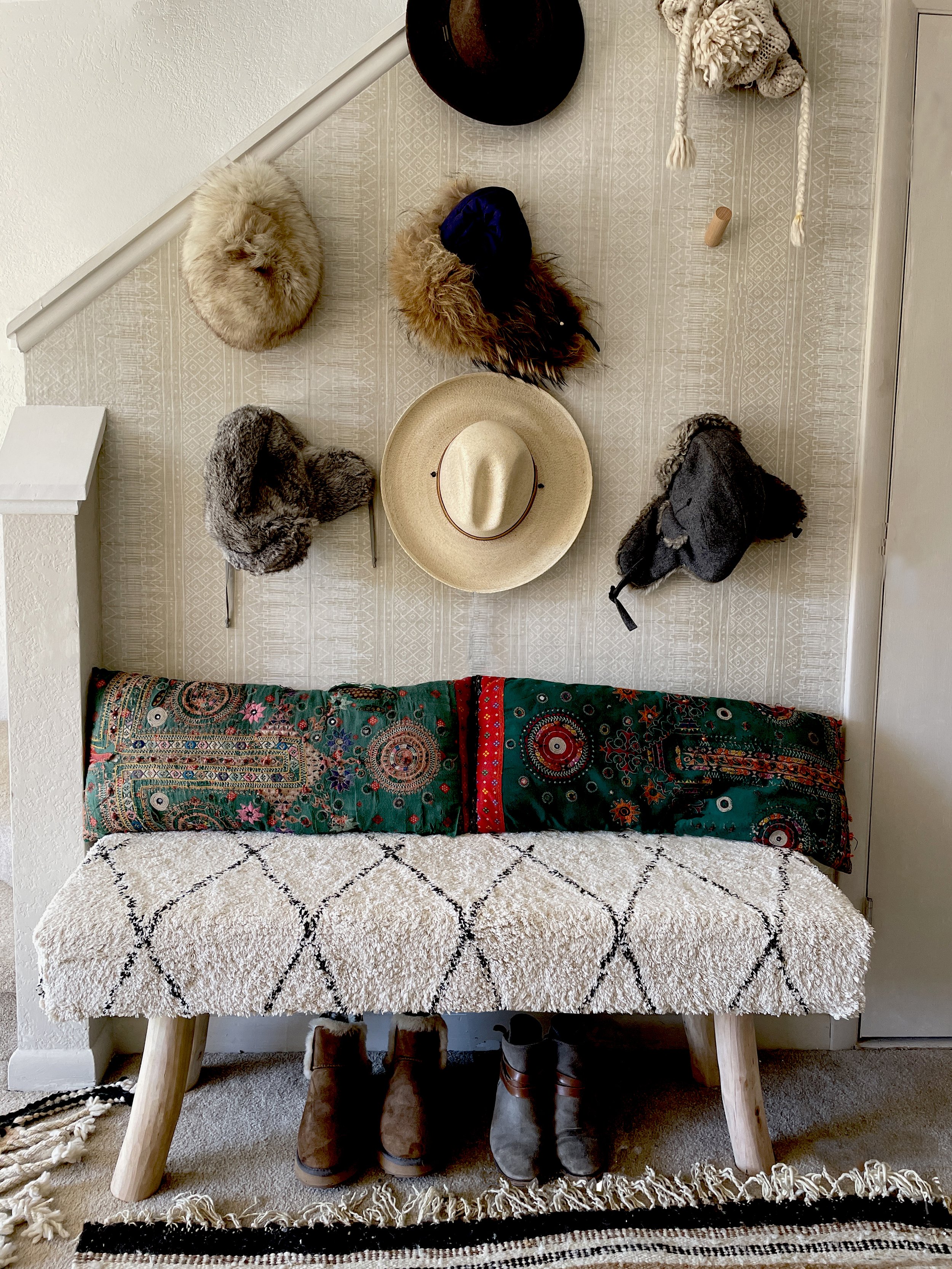 hats and bench willits .jpg