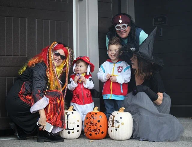 👻 they come out at night! #halloween2017