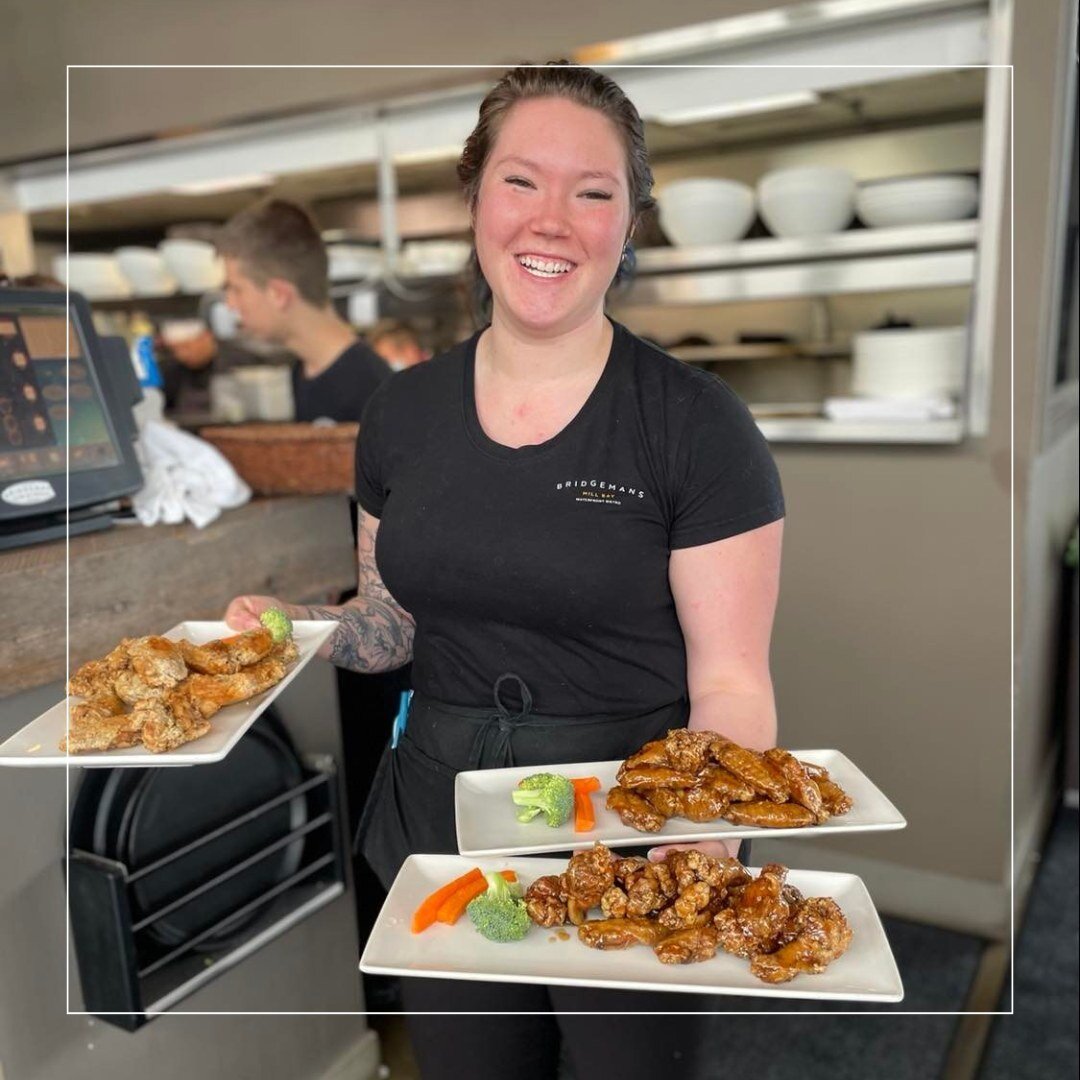 The juggle is real! 😊 

#server #juggling #multitasking #workinghard #waitress #chickenwings #explorecowichan #mybridgemans