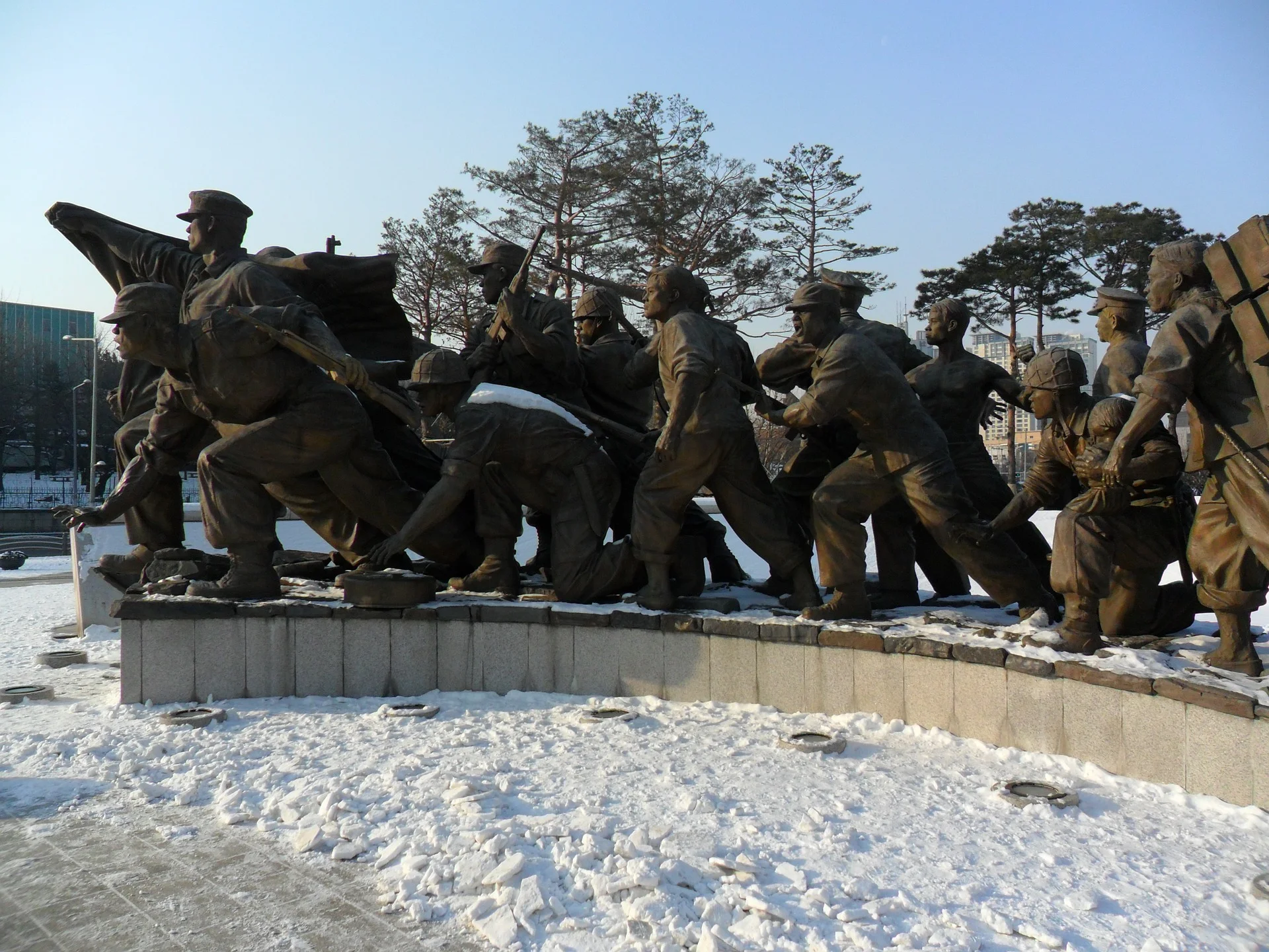 snow-memorial-war.jpg