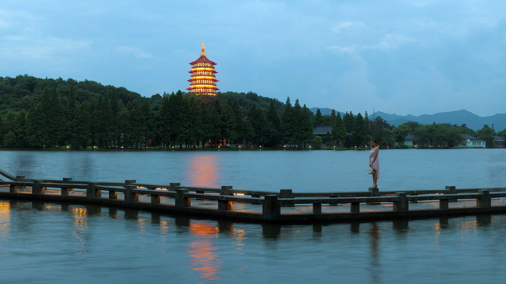 hangzhou-west-lake-night.jpg
