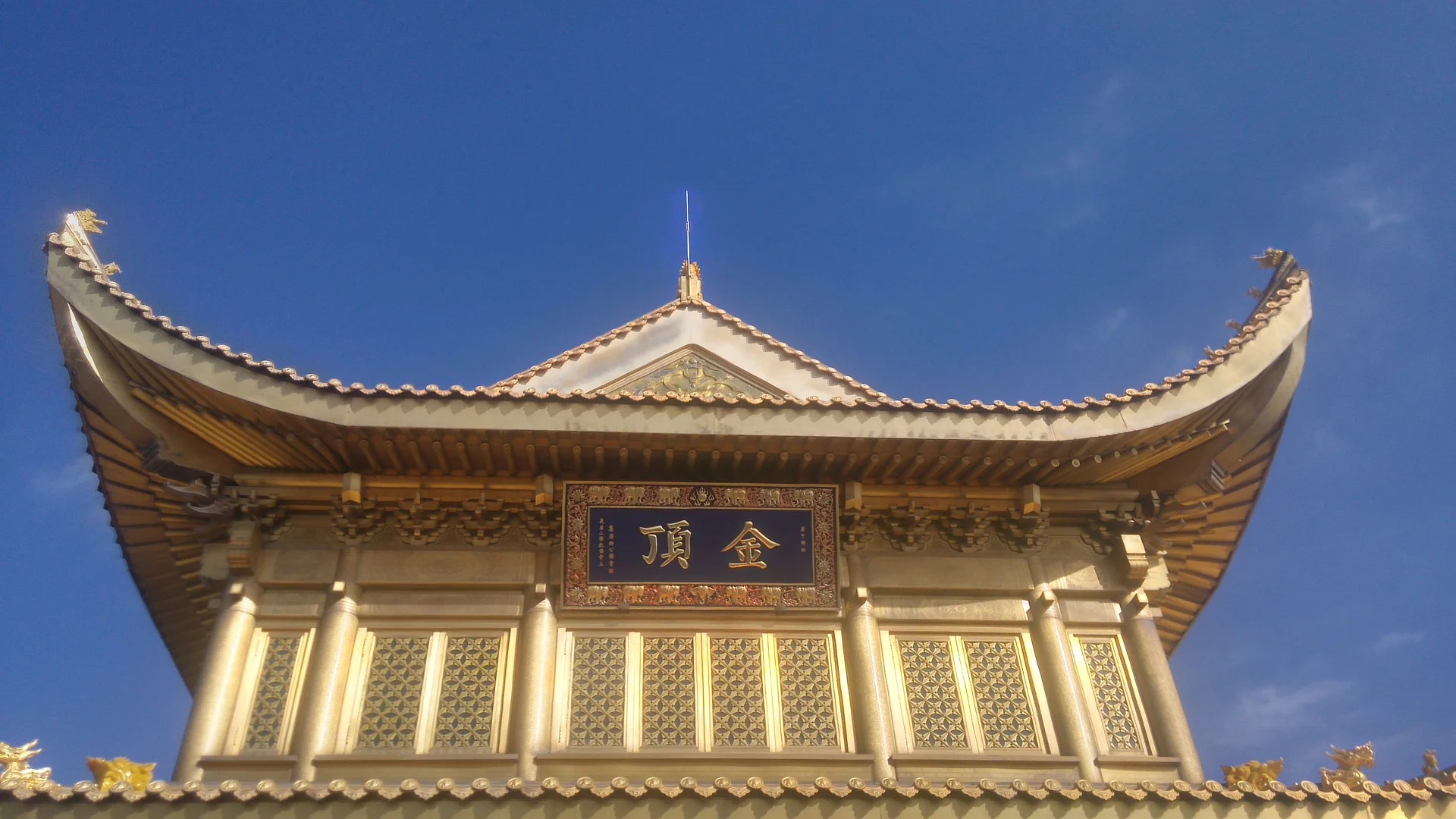 mountain-emei-temple.jpg