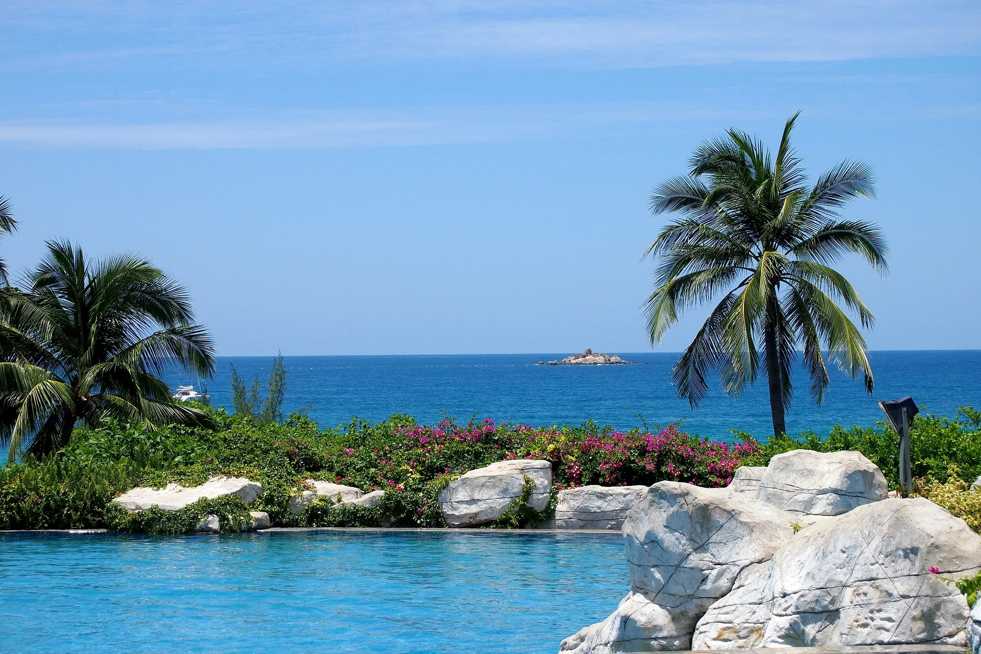 swimming-pool-sanya.jpg