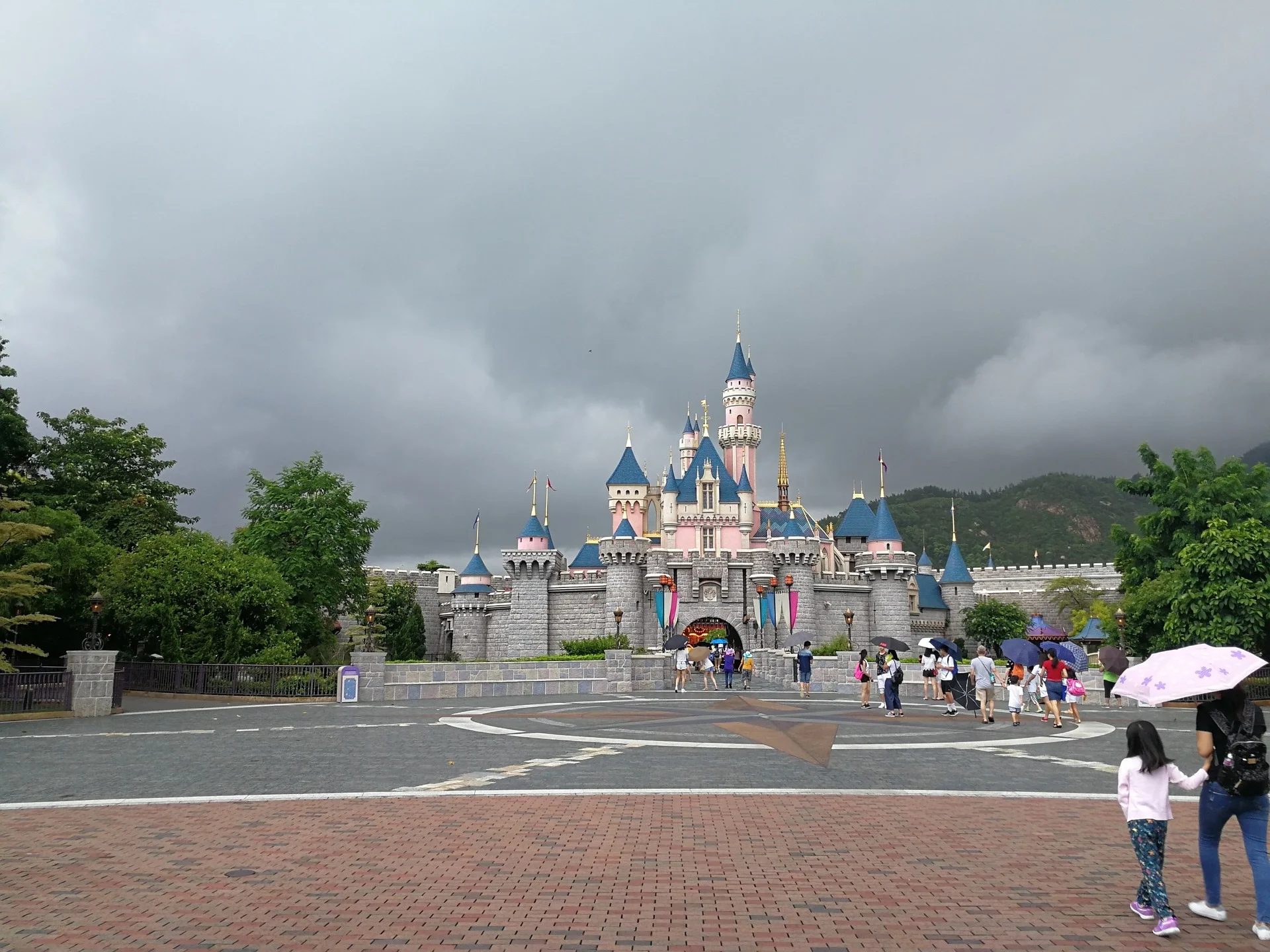 hong-kong-disney.jpg