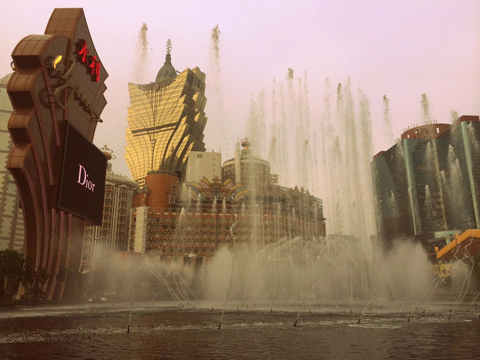 macau-lisboa.jpg