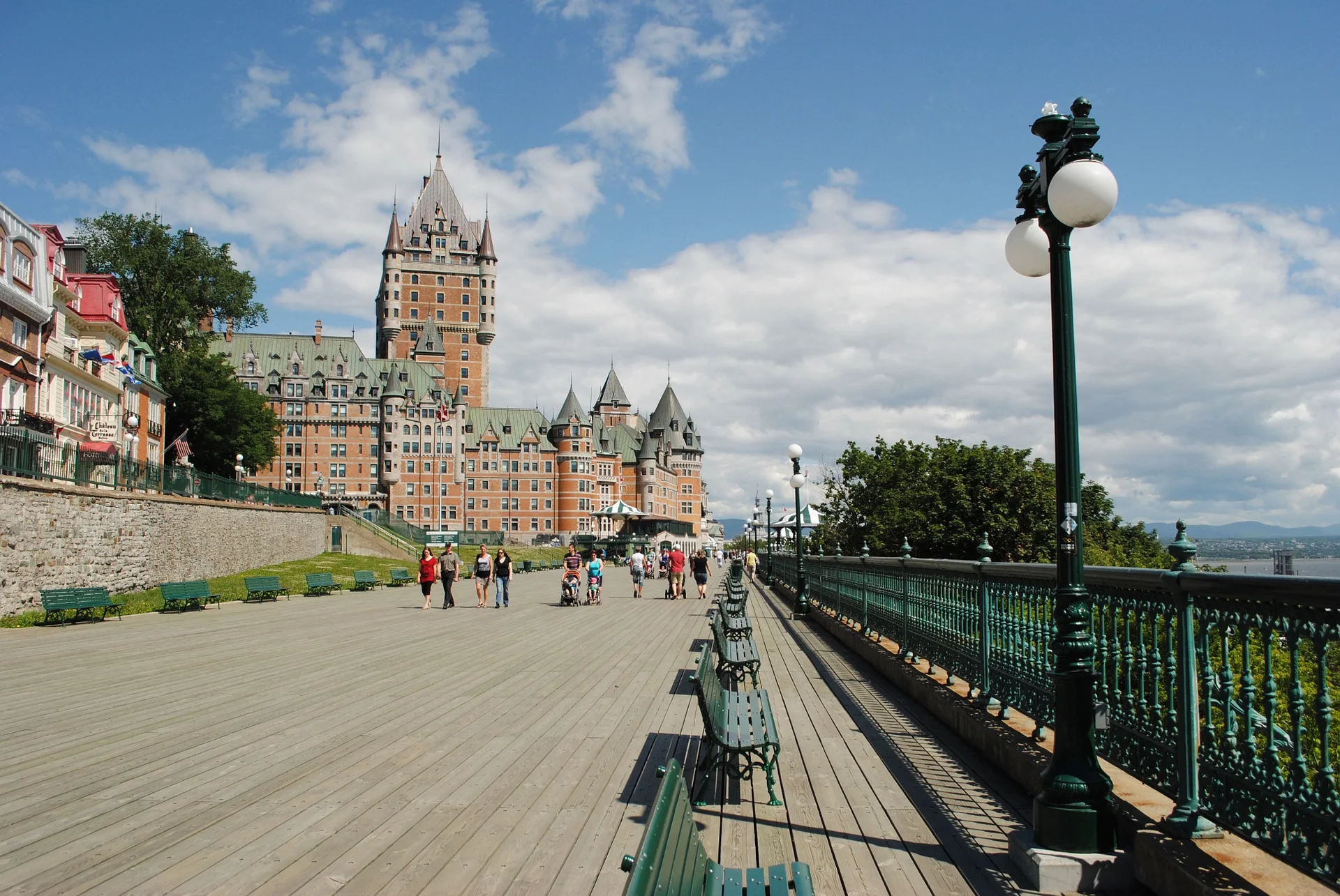quebec-frontenac.jpg