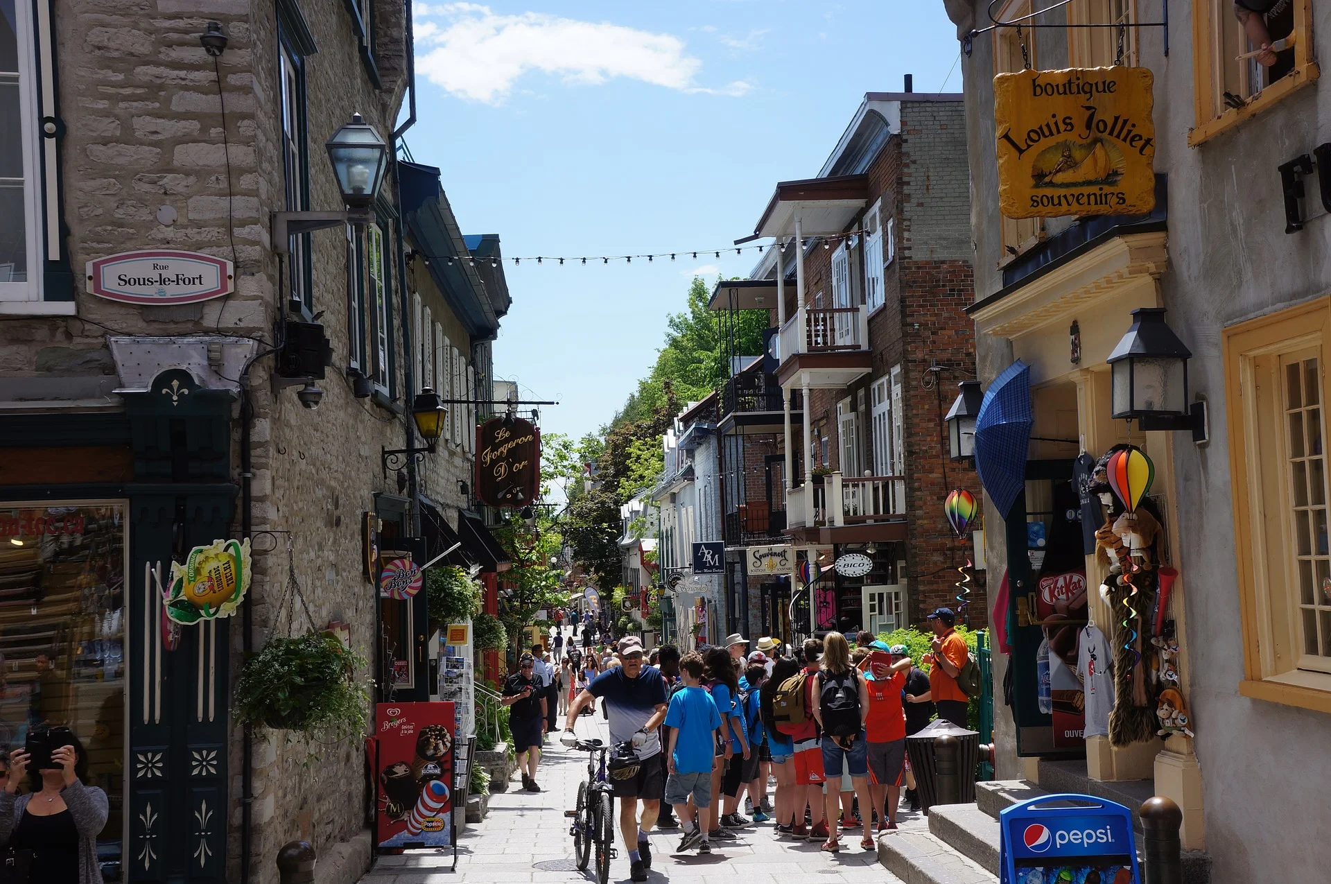 summer-street-old-quebec.jpg