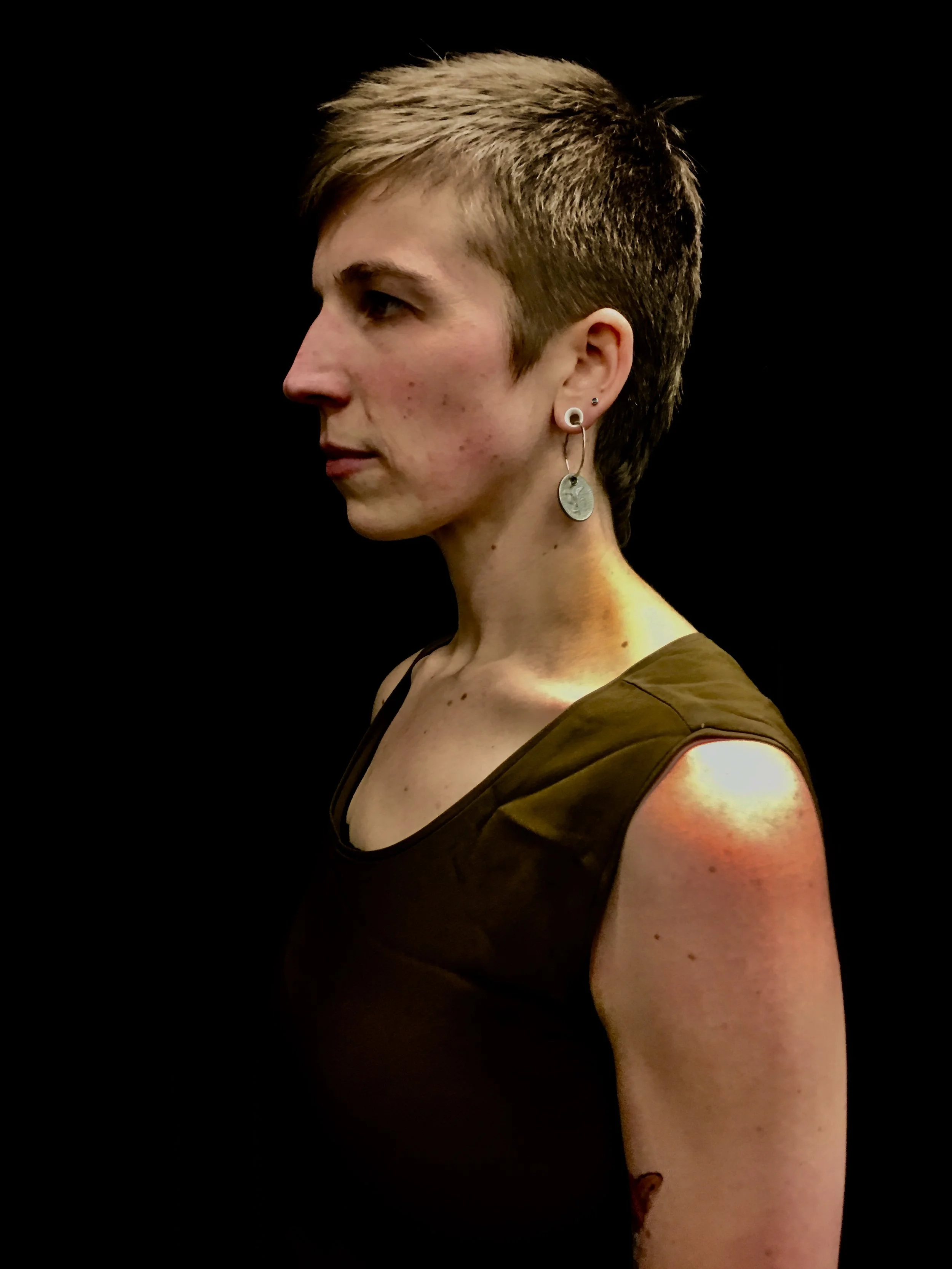  Alicia is a professional dance artist and musician. After training at PNB and Alonzo King Lines Ballet, she moved to Seattle and has worked for choreographers Beth Twigs, Alana O. Rogers, Cameo and more. 