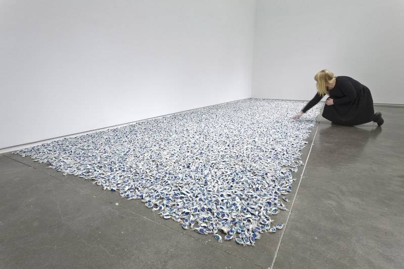 Felix Gonzalez-Torres, Untitled (Lover Boys) , 1991. Candies individually wrapped in clear wrapping, endless supply. Overall dimensions vary withinstallation. Ideal weight: 355 lbs. Courtesy of Andrea Rosen Gallery , New York. © The Felix Gonzalez-Torres Foundation. Photo: Boston Phoenix.