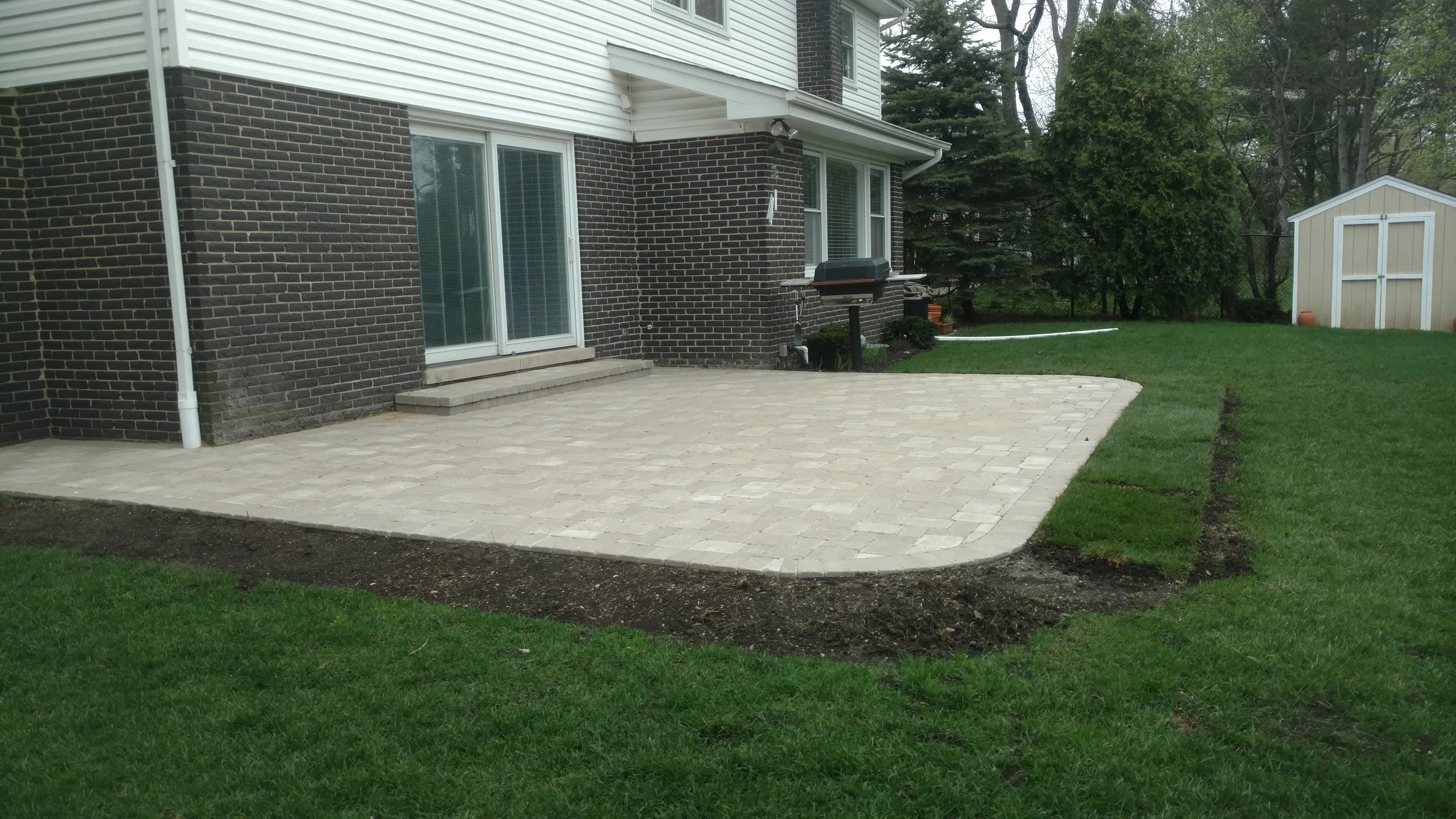 deerfield patio and walk..4-13-16.jpg
