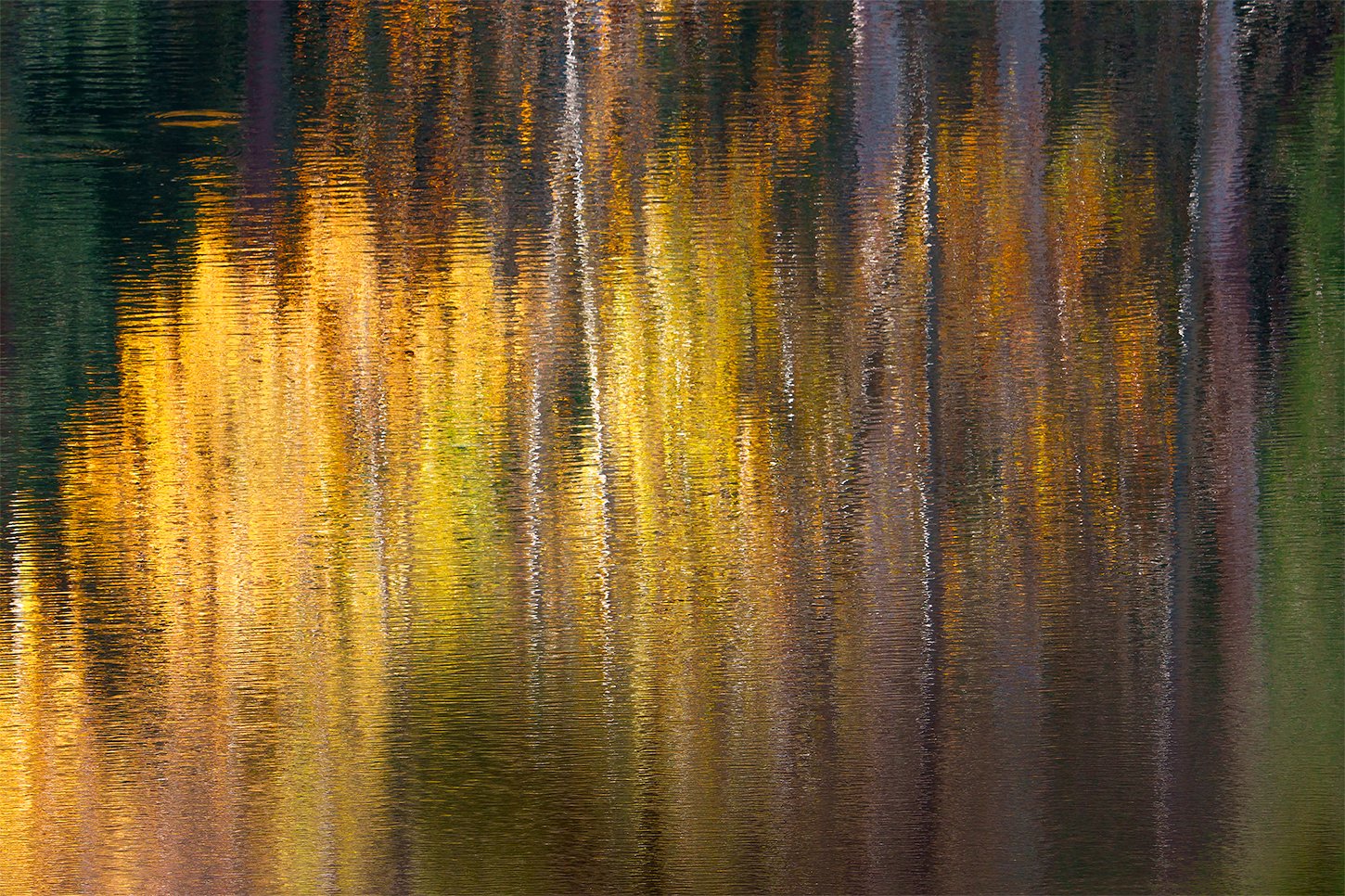 FallColorsWaterReflection2.jpg