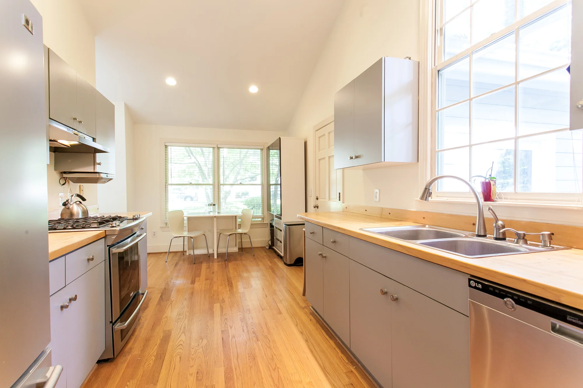 Kitchen2.jpg