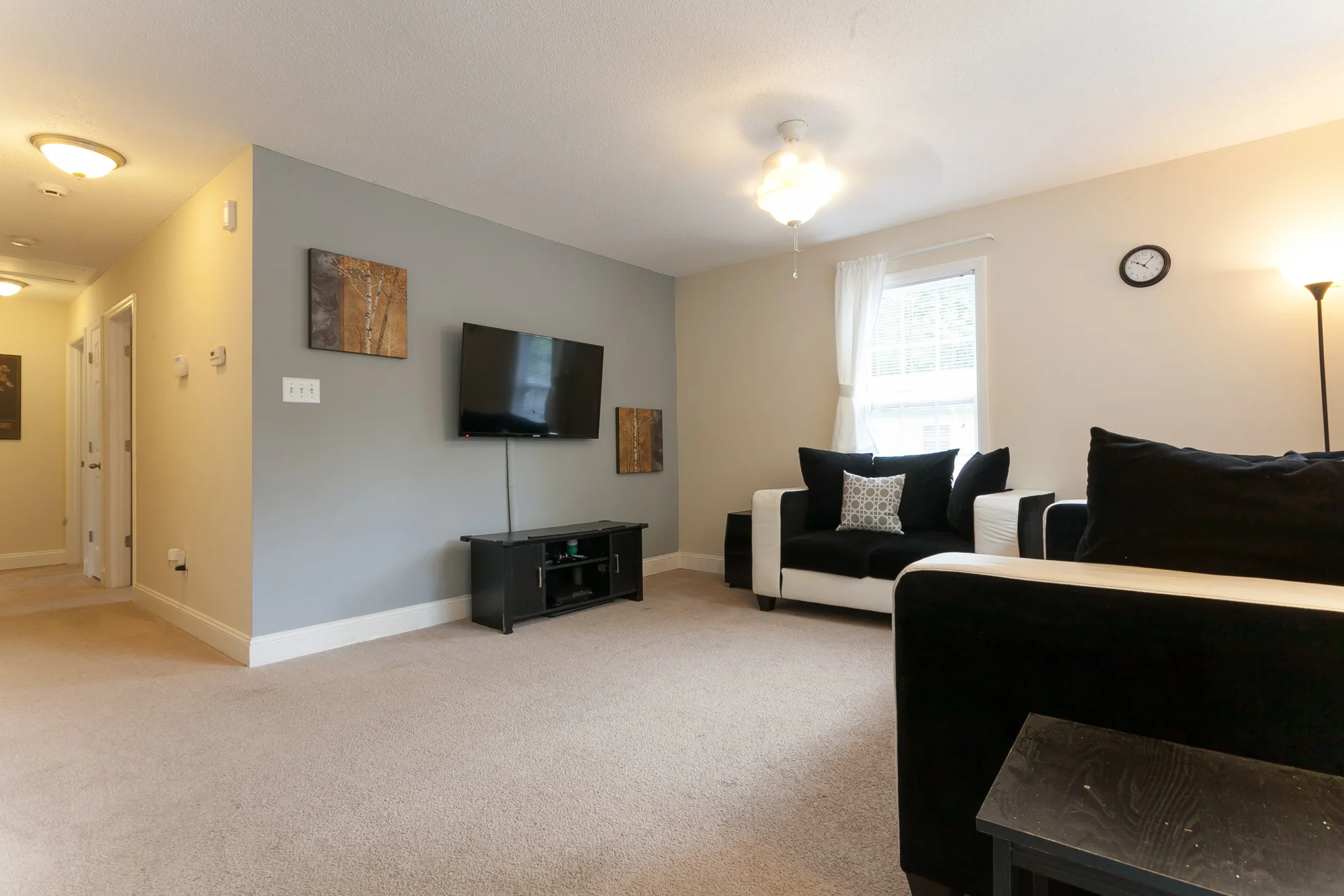 web2207NorthOakRidgeBlvd_005.jpg