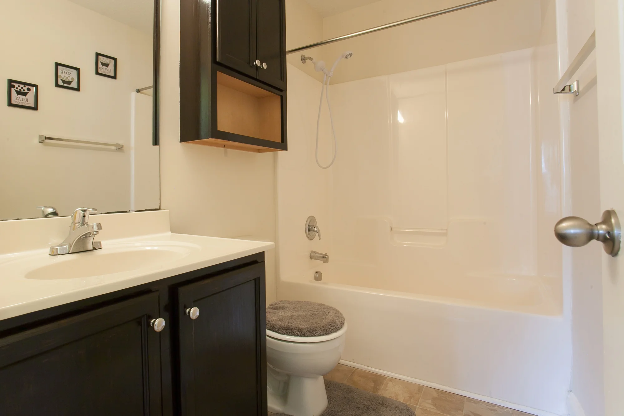 web2207NorthOakRidgeBlvd_013.jpg