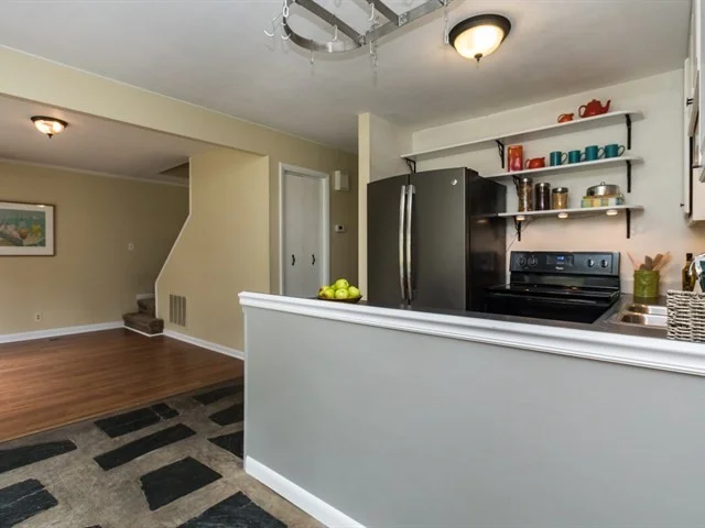 010_ Kitchen.jpg