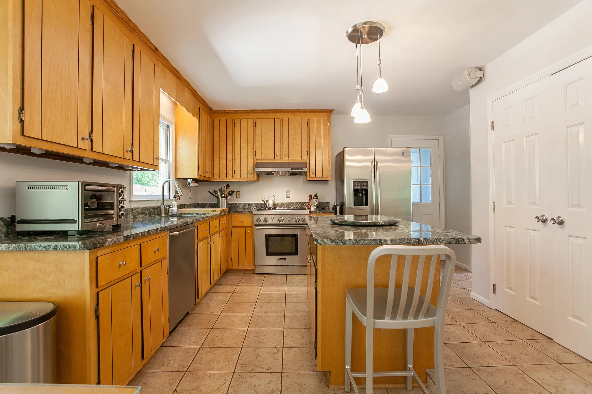 Kitchen2.jpg