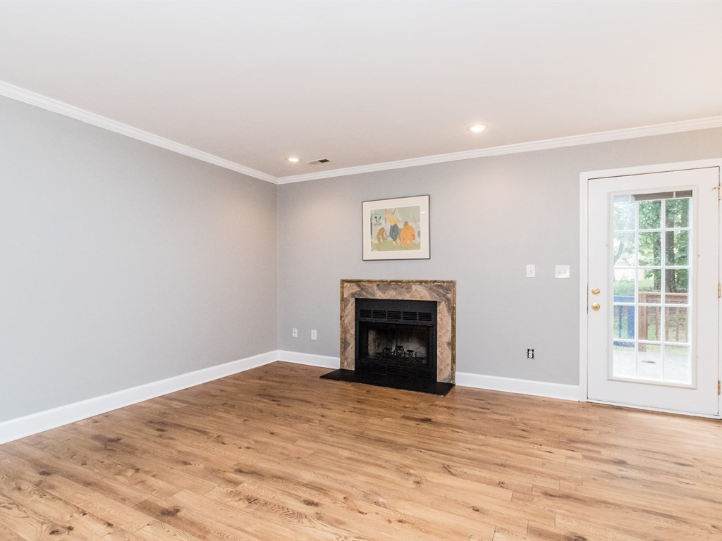 004_Family Room .jpg