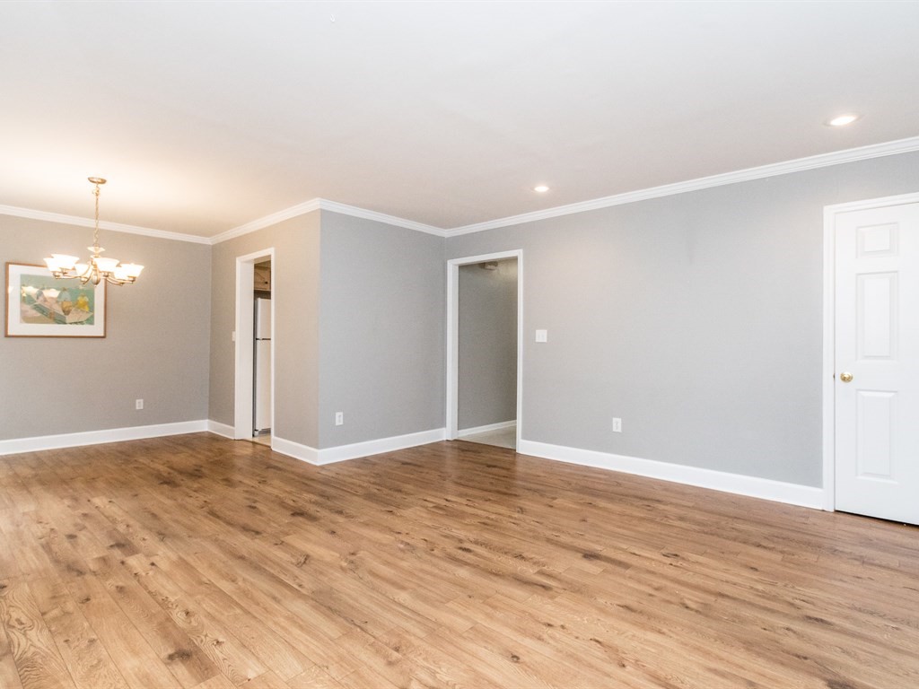 005_Family Room .jpg