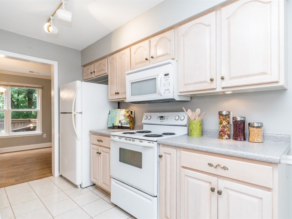 008_Kitchen .jpg