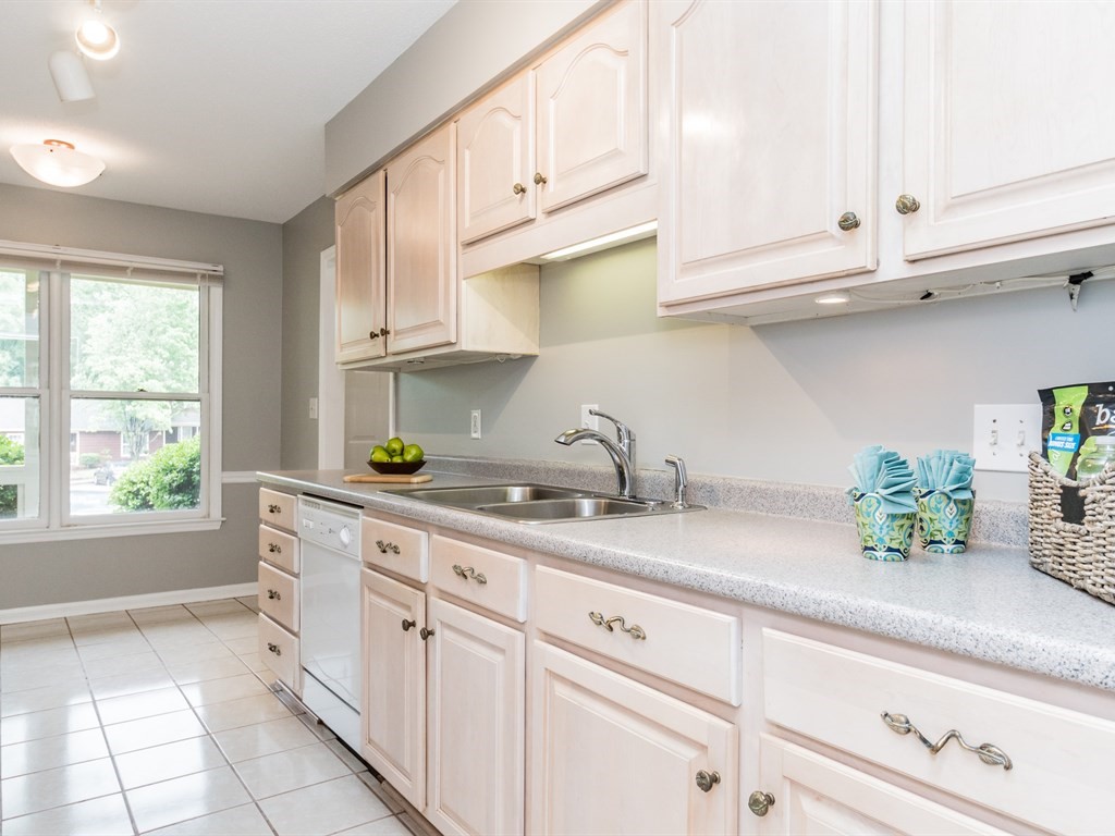 009_Kitchen .jpg