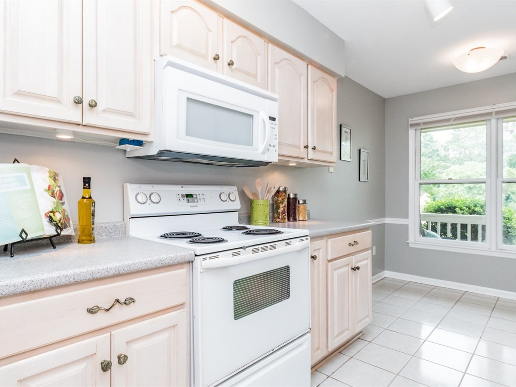 011_Kitchen .jpg