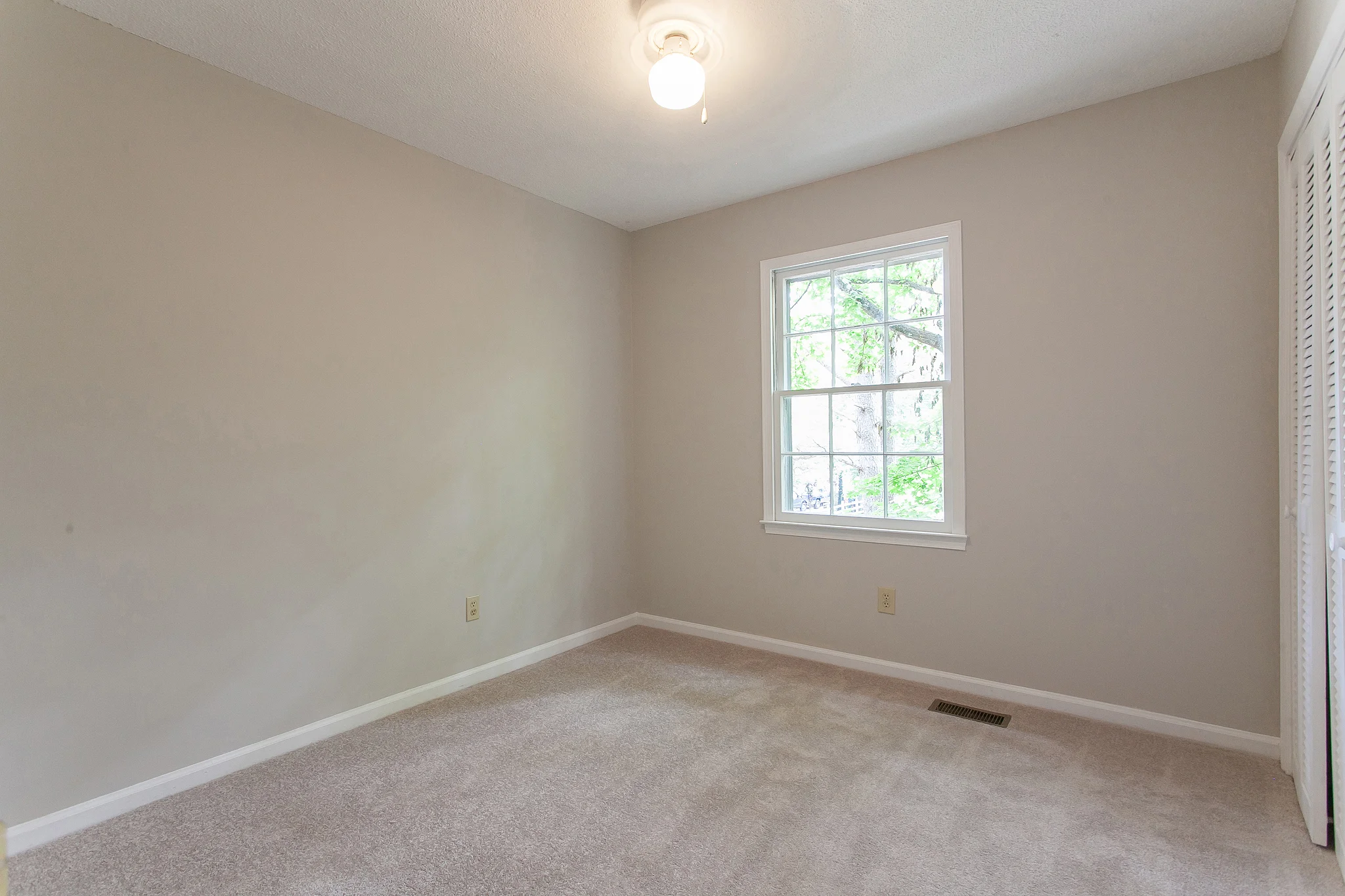 1 of 3 bedrooms upstairs.jpg