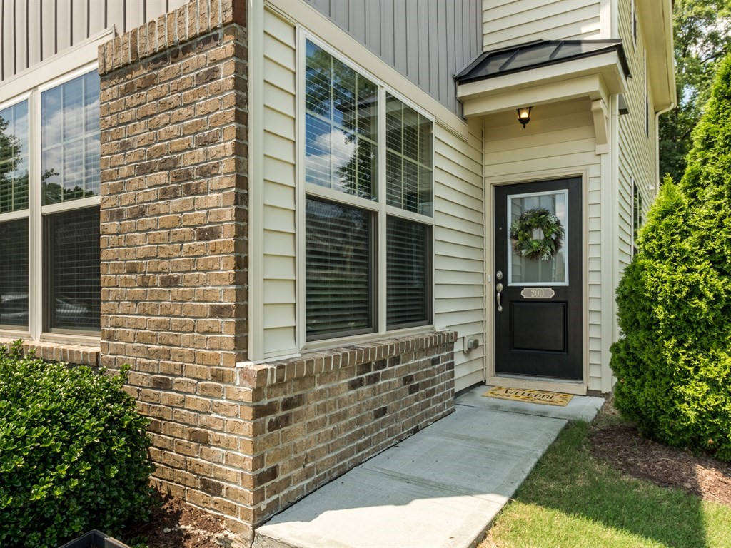 002_End Unit Entrance.jpg