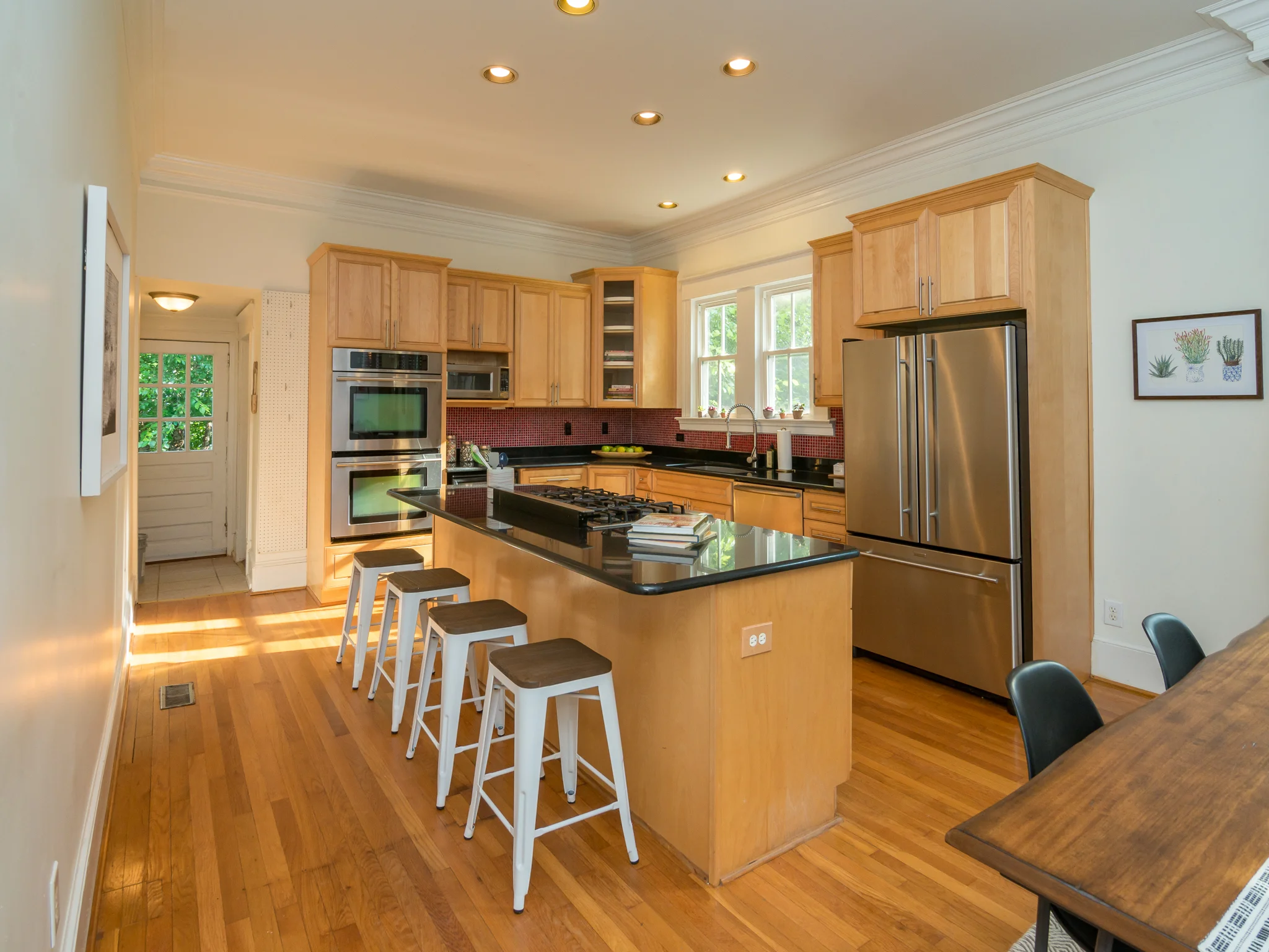120 E Lynch St-10.jpg