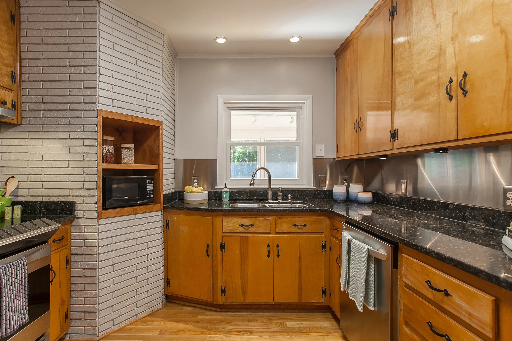 Kitchen2.jpg