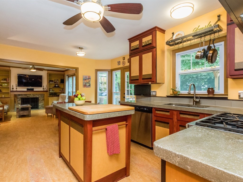 010_ Kitchen.jpg